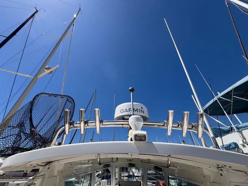 2004 Albin 28 TE boat with Garmin radar against clear blue sky.