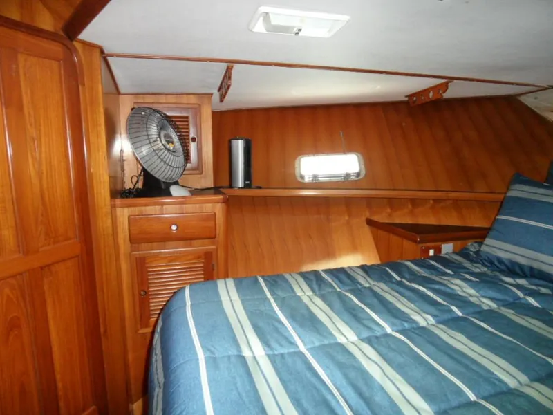 1990 Kha Shing 58 Cockpit Motoryacht