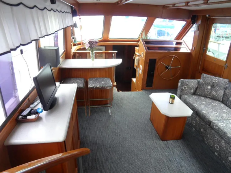 1990 Kha Shing 58 Cockpit Motoryacht