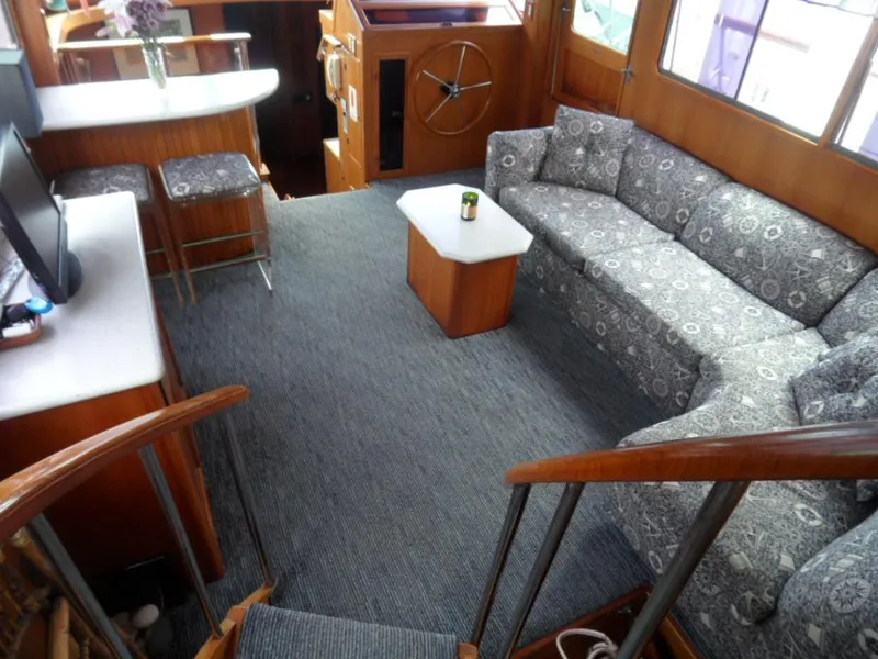 1990 Kha Shing 58 Cockpit Motoryacht