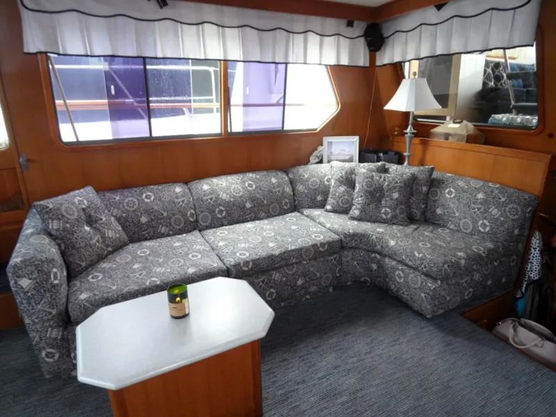 1990 Kha Shing 58 Cockpit Motoryacht