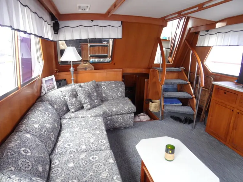 1990 Kha Shing 58 Cockpit Motoryacht