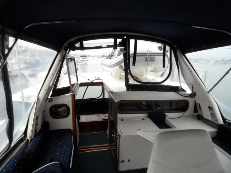 1990 Kha Shing 58 Cockpit Motoryacht