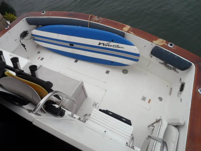 1990 Kha Shing 58 Cockpit Motoryacht