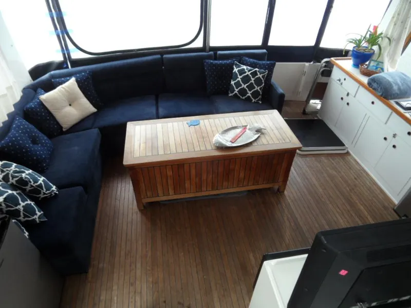 1990 Kha Shing 58 Cockpit Motoryacht