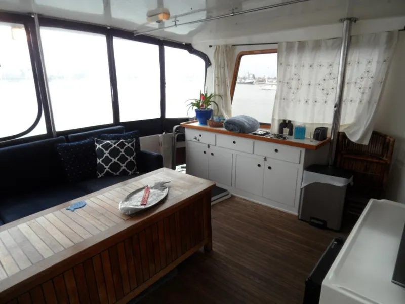 1990 Kha Shing 58 Cockpit Motoryacht