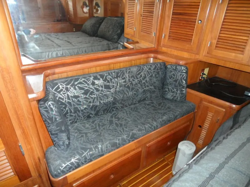 1990 Kha Shing 58 Cockpit Motoryacht