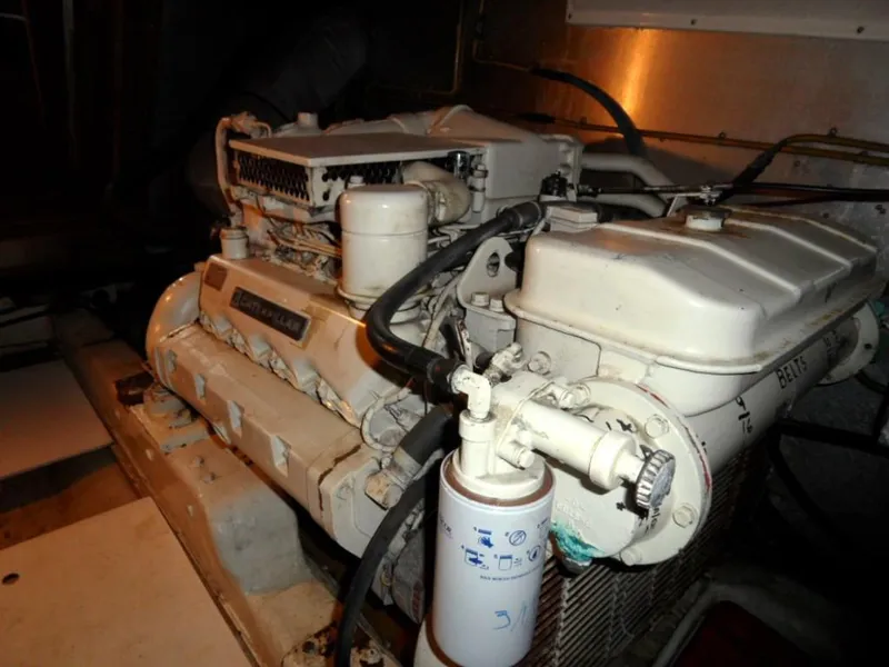 1990 Kha Shing 58 Cockpit Motoryacht