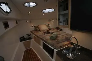 2005 World Cat 320 Express Cabin