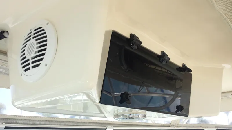 2005 World Cat 320 Express Cabin