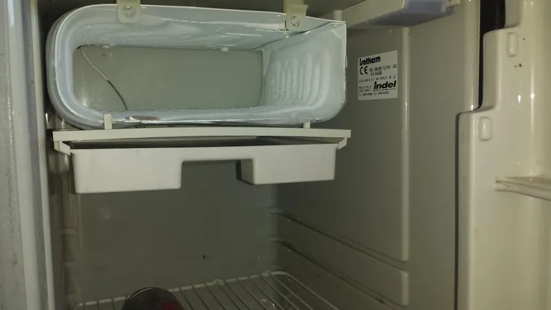 2005 World Cat 320 Express Cabin