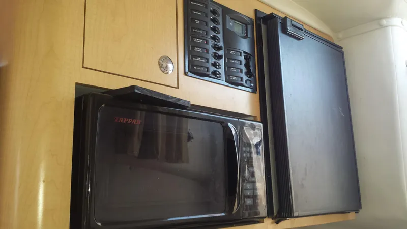 2005 World Cat 320 Express Cabin