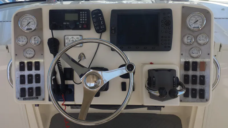 2005 World Cat 320 Express Cabin