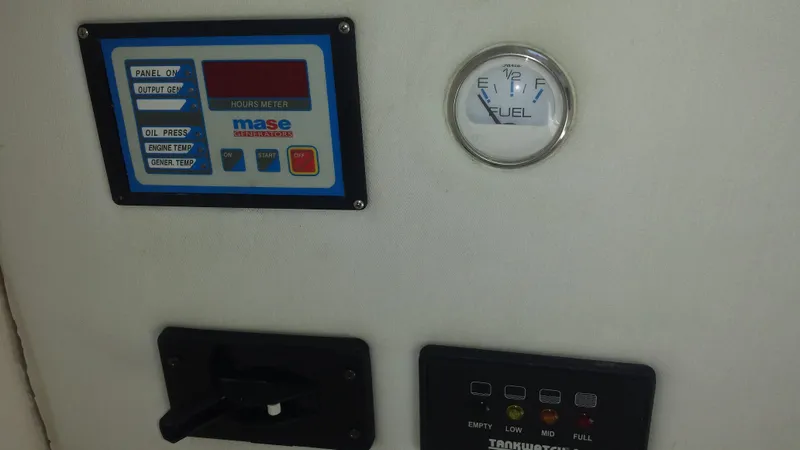 2005 World Cat 320 Express Cabin