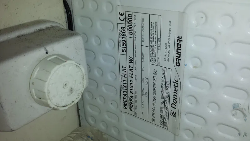 2005 World Cat 320 Express Cabin