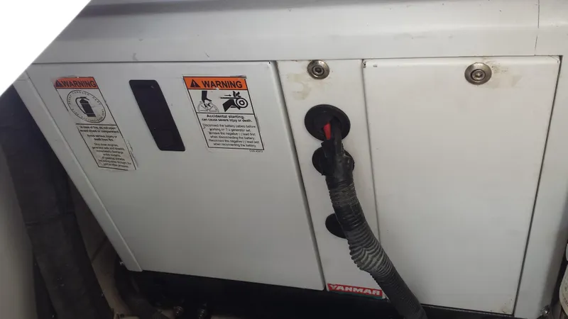 2005 World Cat 320 Express Cabin