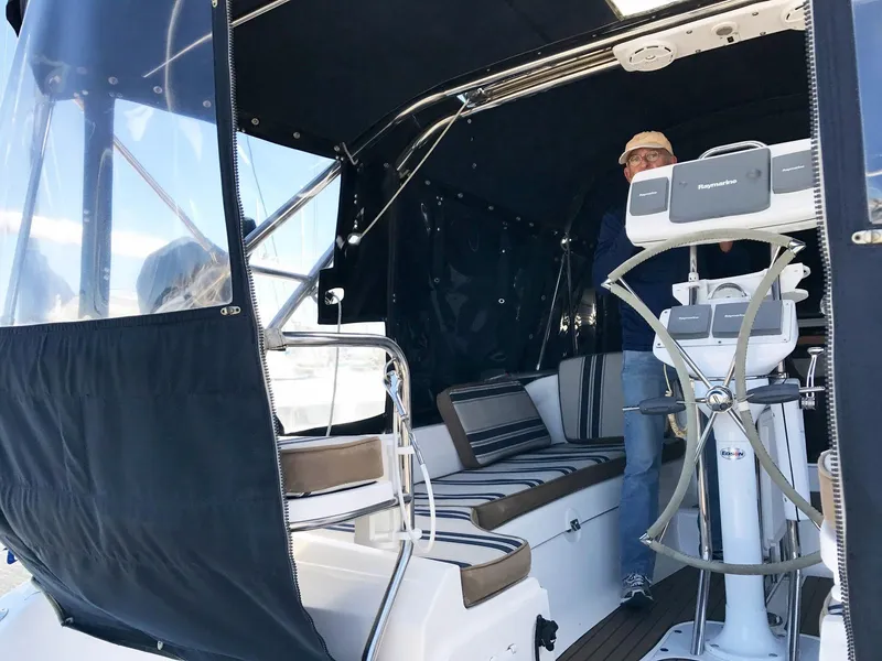 2006 Hunter 38