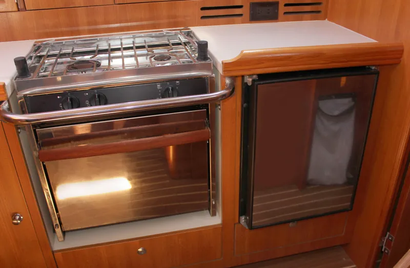 2006 Hunter 38