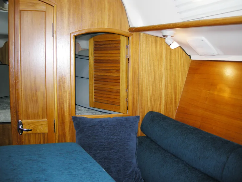 To v-berth