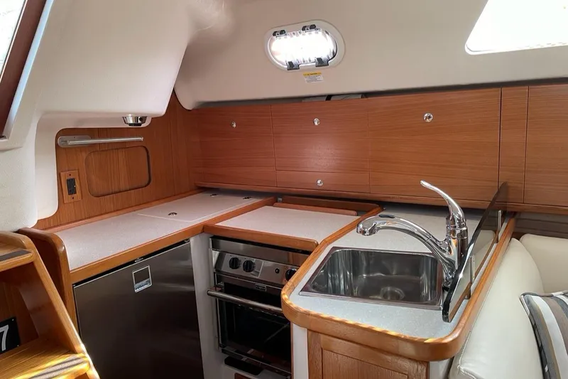 2021 Catalina 315