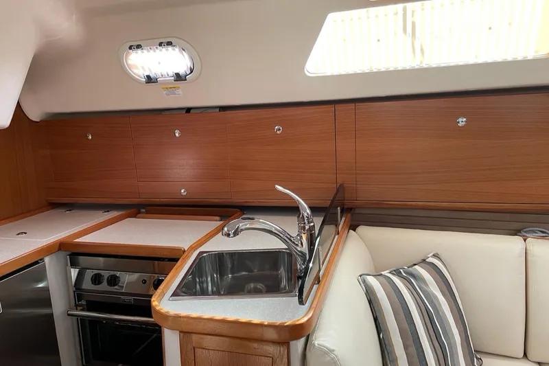2021 Catalina 315