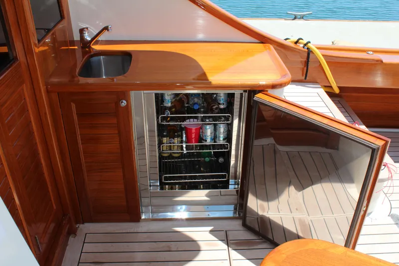 Aft deck wet bar