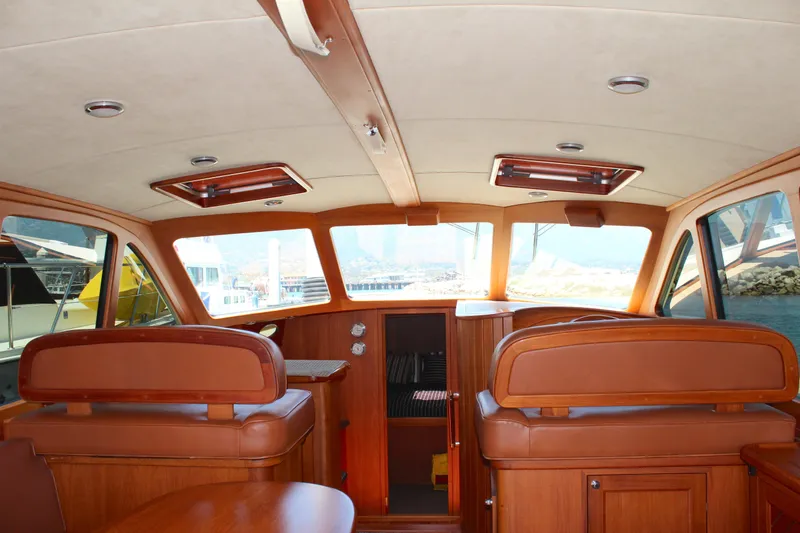 Helm & passenger benches