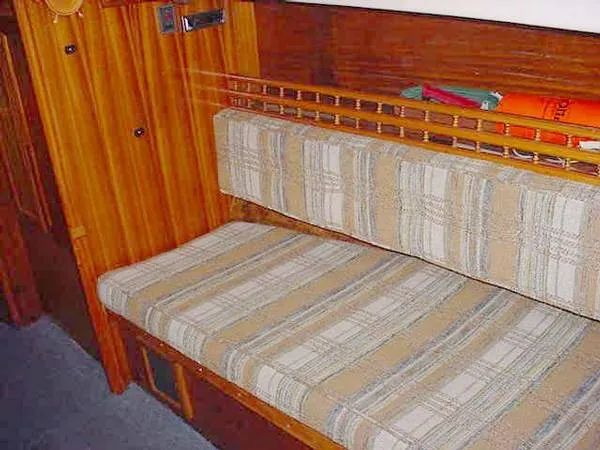 starbaord settee