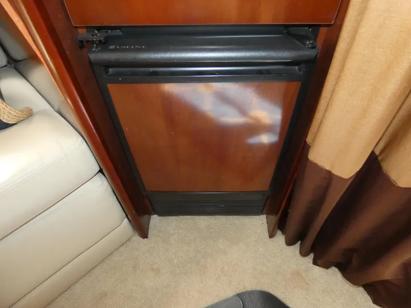 2011 Meridian 441 Sedan