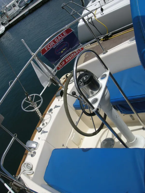 Cockpit Pedestal/Wheel