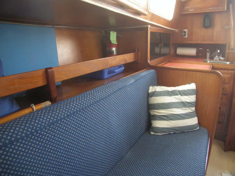 Settee starboard