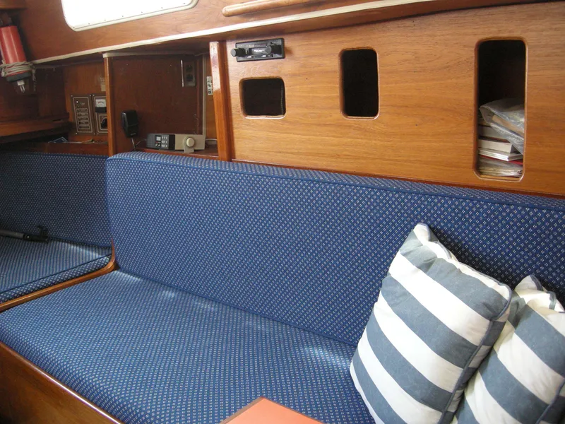 Settee port