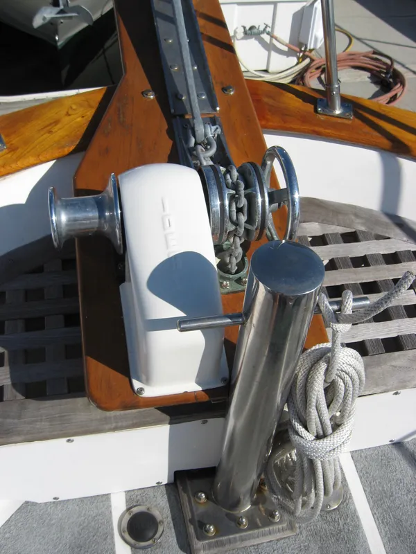 Ideal Windlass & Bollard