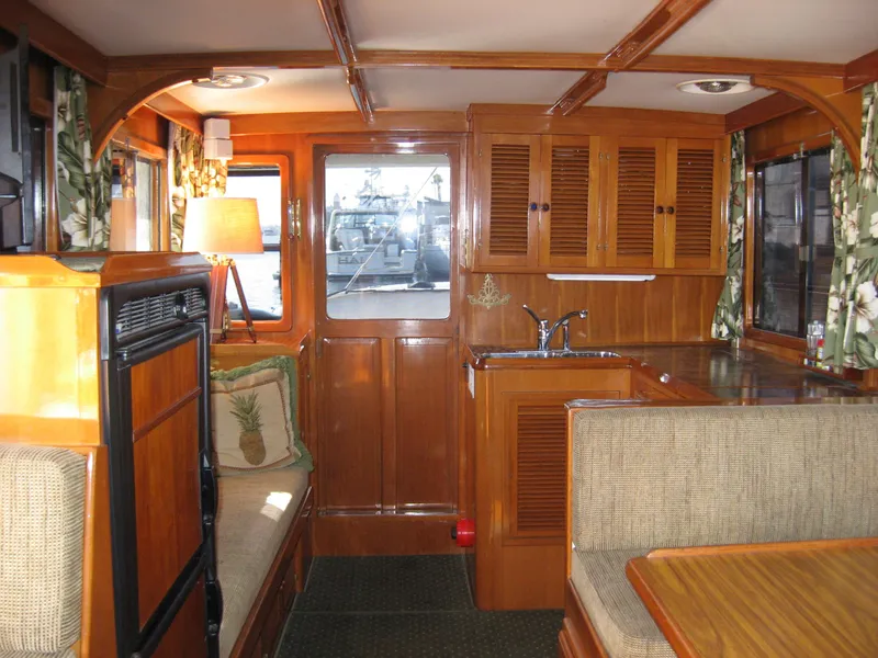 Salon Aft