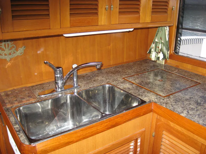 Galley w/Asymmetrical Sinks