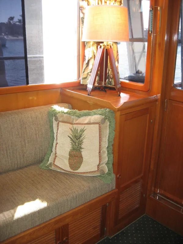 Settee & Locker