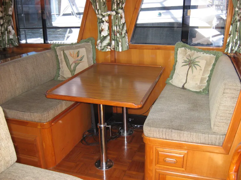 Dinette w/Storage Below