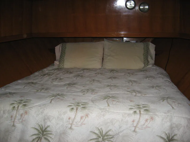 Queen Master Berth w/Custom Mattress