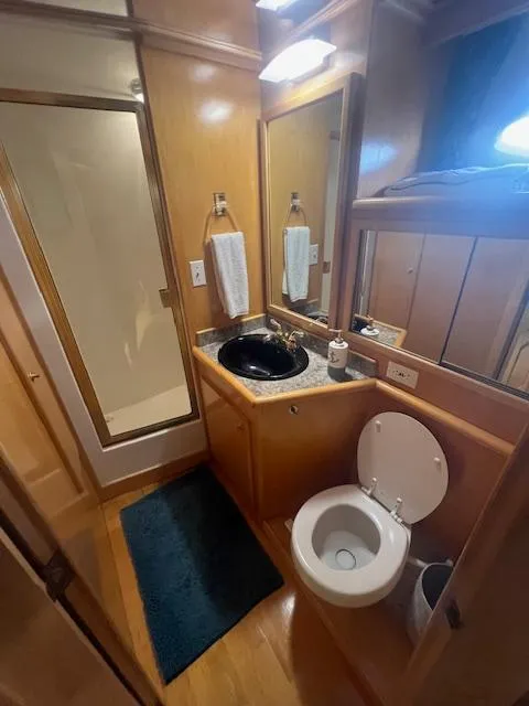 Owner's Stateroom En Suite Head