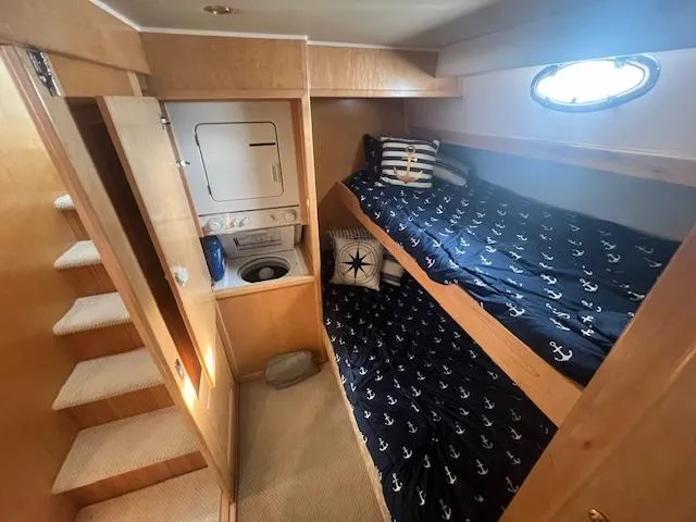 Crew's uarters Bunk Beds