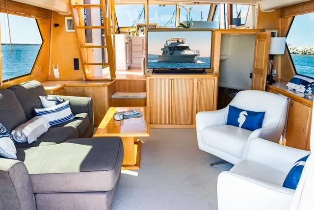 Main Salon Forward