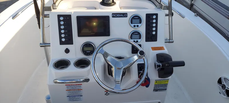 2019 Robalo R180 Center Console