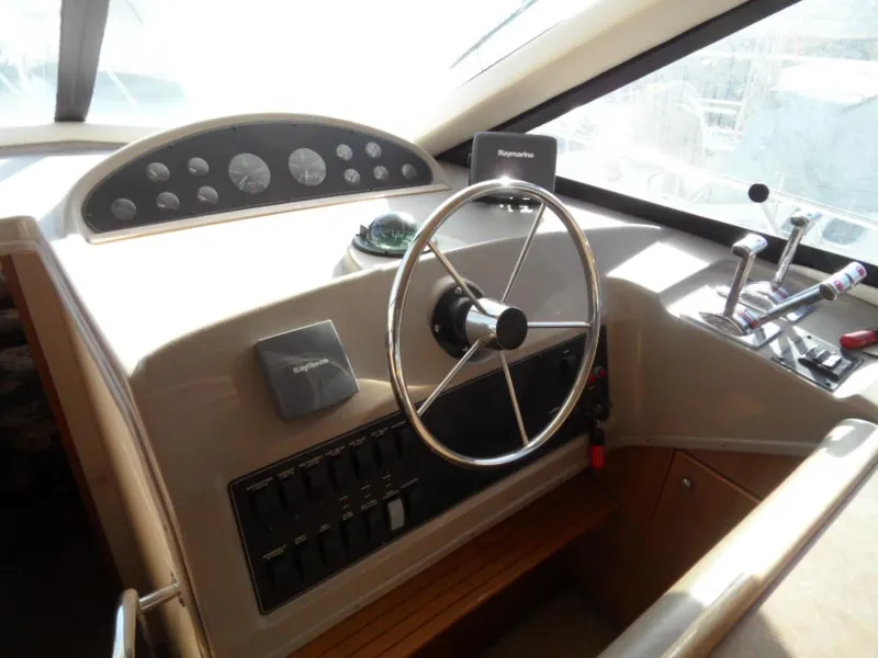 2000 Bayliner 3988 Sedan