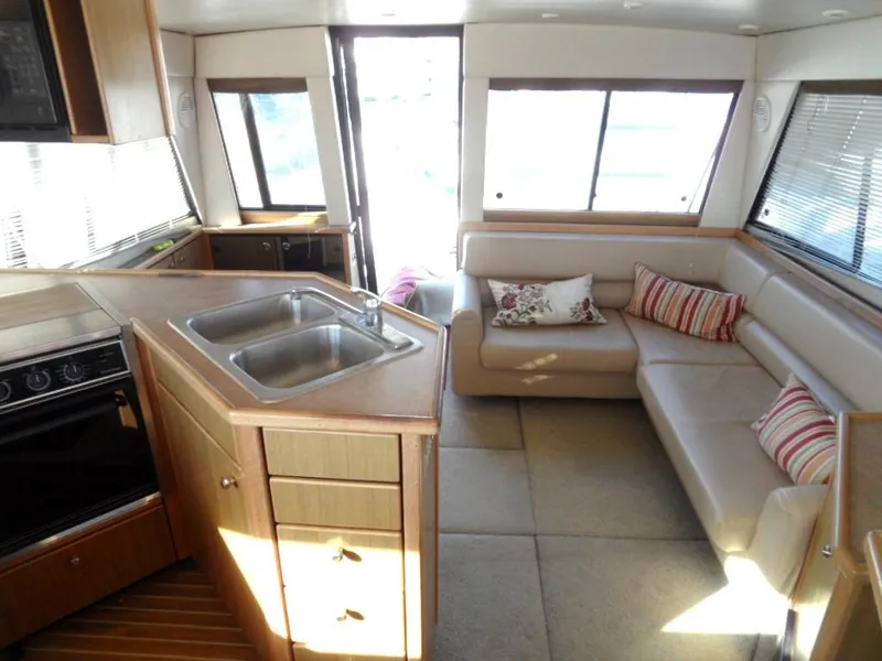2000 Bayliner 3988 Sedan