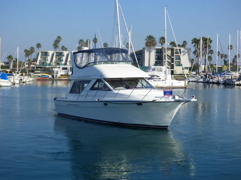 2000 Bayliner 3988 Sedan