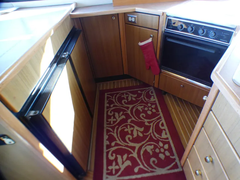 2000 Bayliner 3988 Sedan