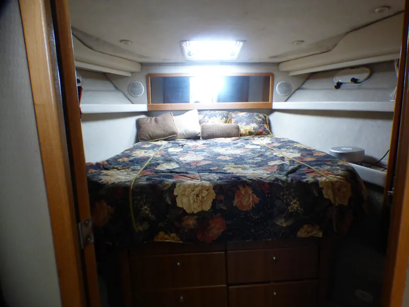 2000 Bayliner 3988 Sedan