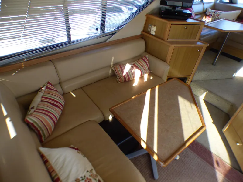 2000 Bayliner 3988 Sedan