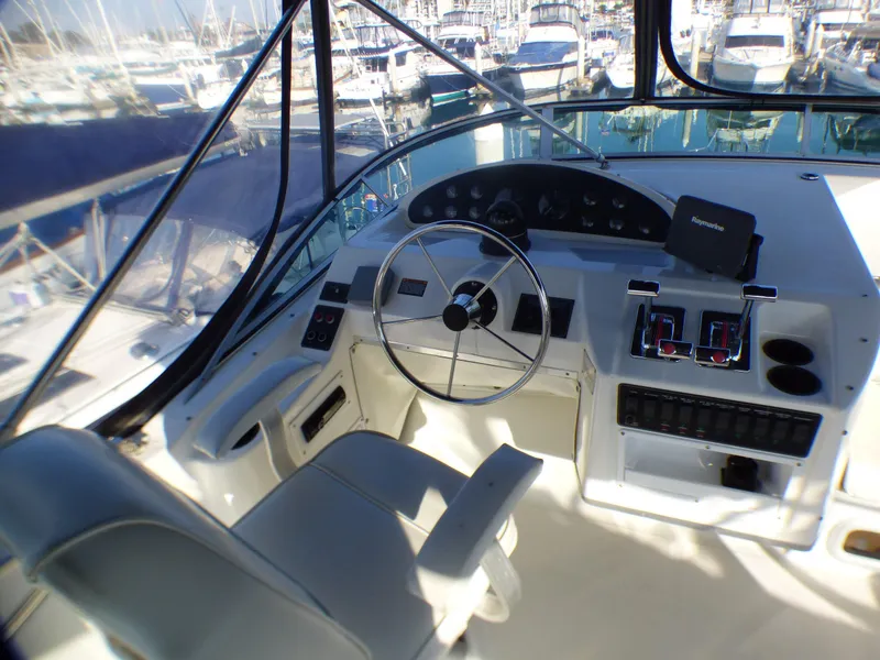 2000 Bayliner 3988 Sedan