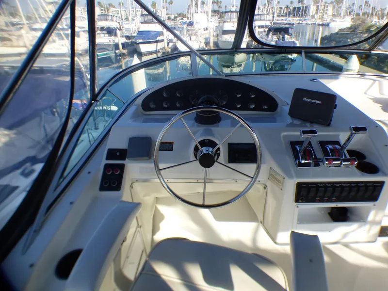 2000 Bayliner 3988 Sedan
